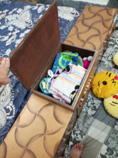 Lasani king size bed