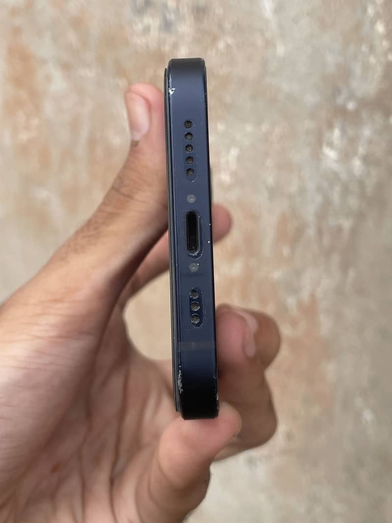 Apple iPhone 12 3