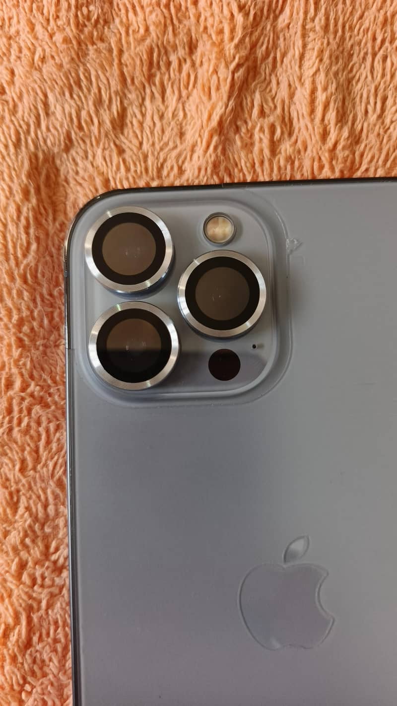 Apple iPhone 13 Pro Max 0