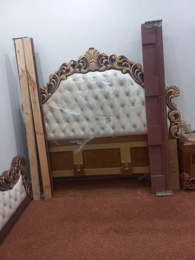 King bed with 2 side tabels