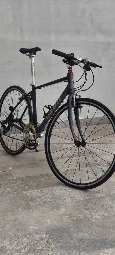 GIANT ESCAPE R3 HYBRID BIKE