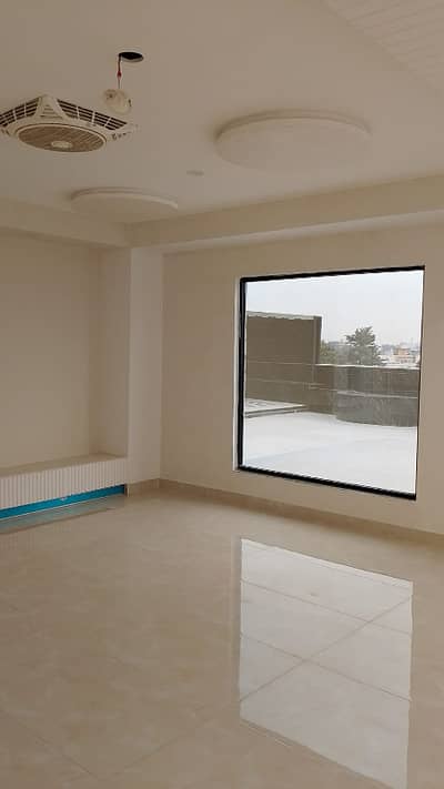 OFFICE FOR RENT / (TOP ROOF )