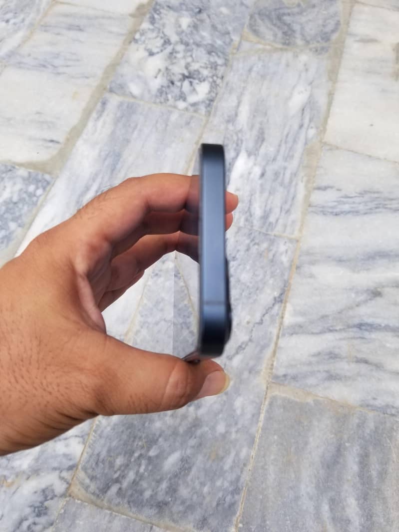 Apple iPhone 13 2