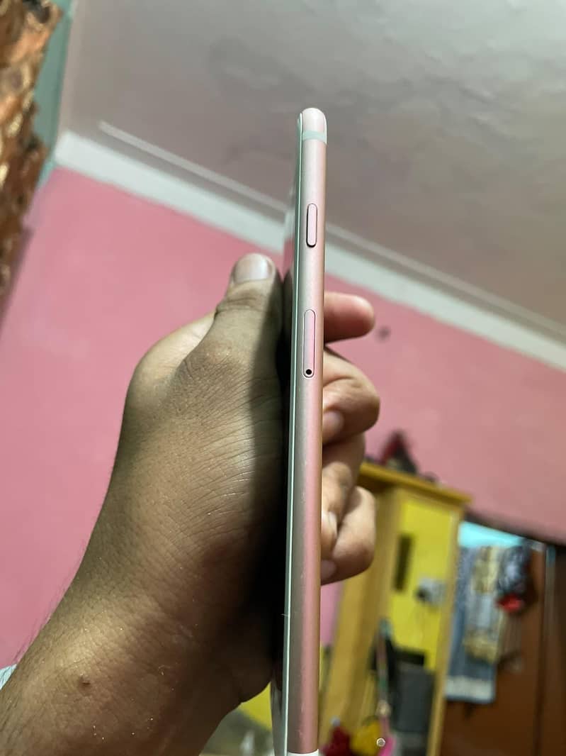 Apple iPhone 6S Plus 2