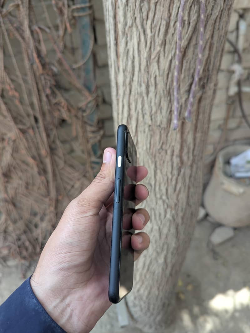 Google Pixel 4 3