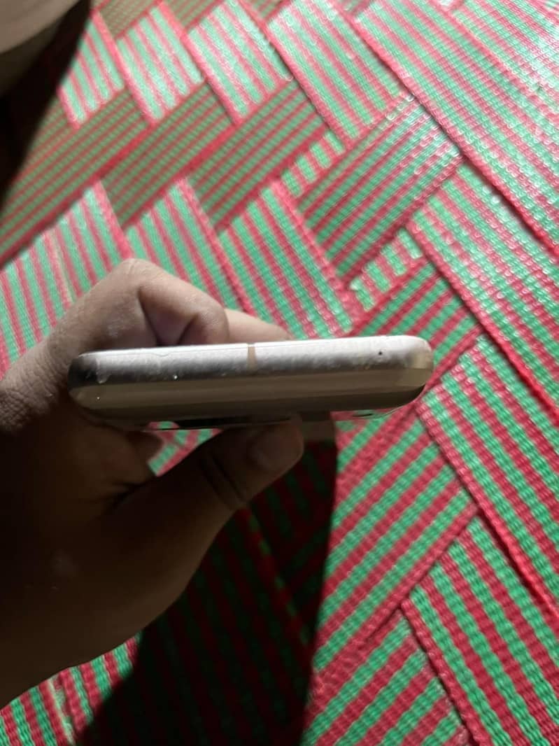 Google Pixel 8 4