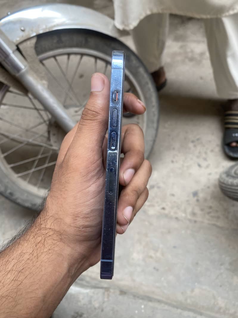Apple iPhone 13 Pro 1