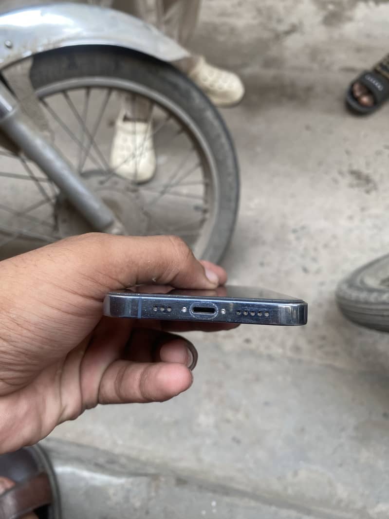 Apple iPhone 13 Pro 3