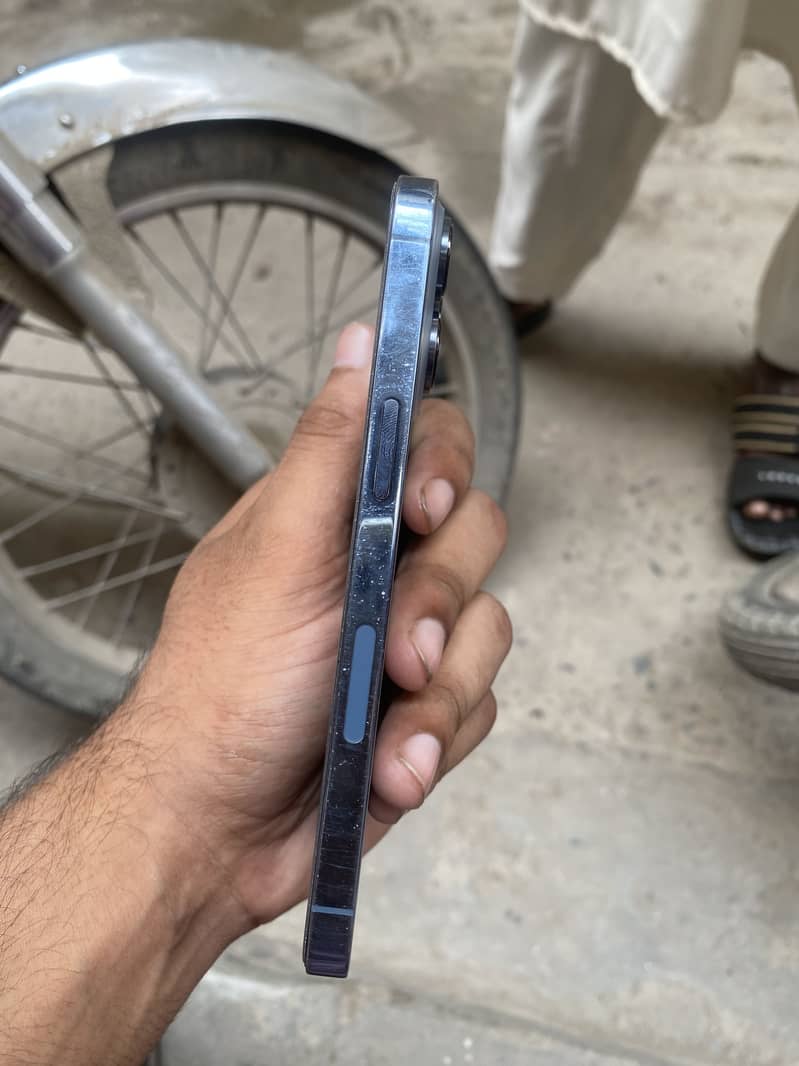 Apple iPhone 13 Pro 4