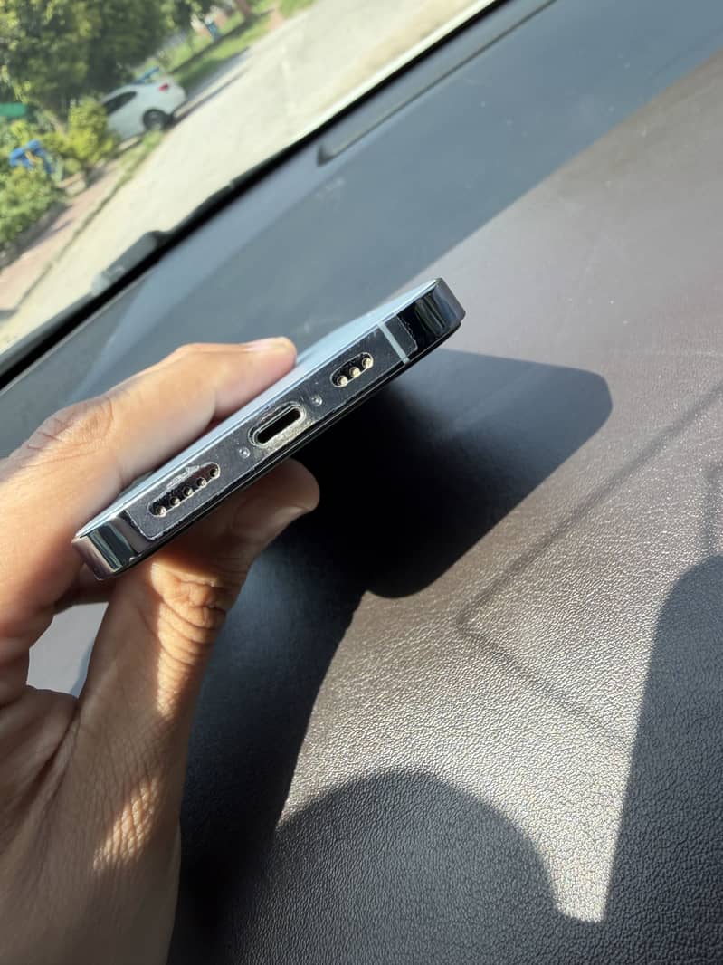 Apple iPhone 13 Pro 2