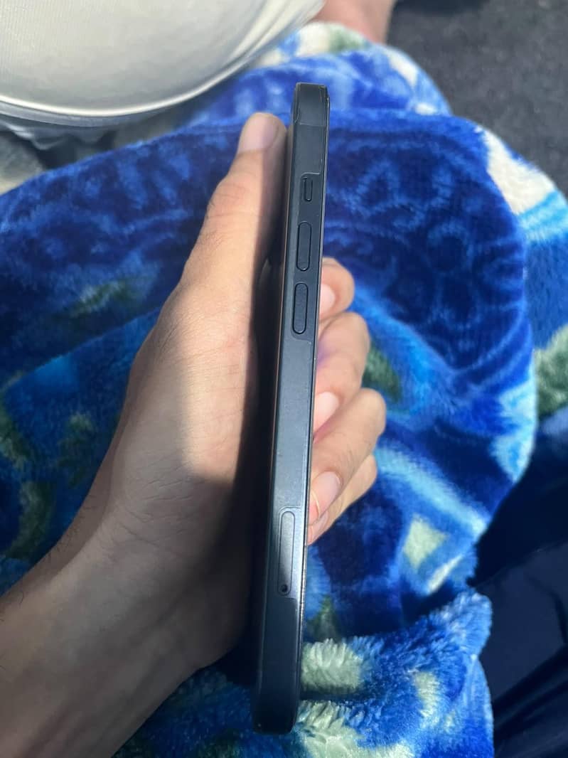 Apple iPhone 13 2