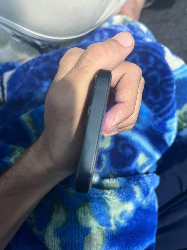 Apple iPhone 13 3