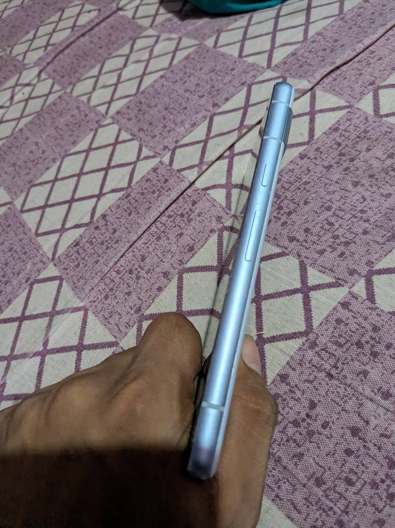 Google Pixel 7a 4