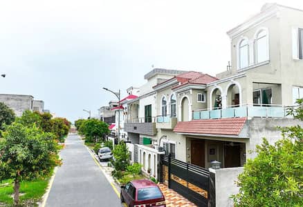5 MARLA PLOT ON IDEAL LOCATION WITH ALL DUES PAID AVAILABLE FOR SALE