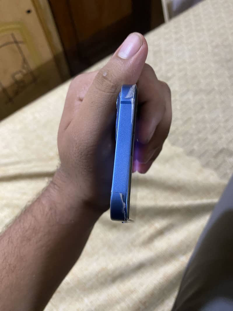 Apple iPhone 13 1