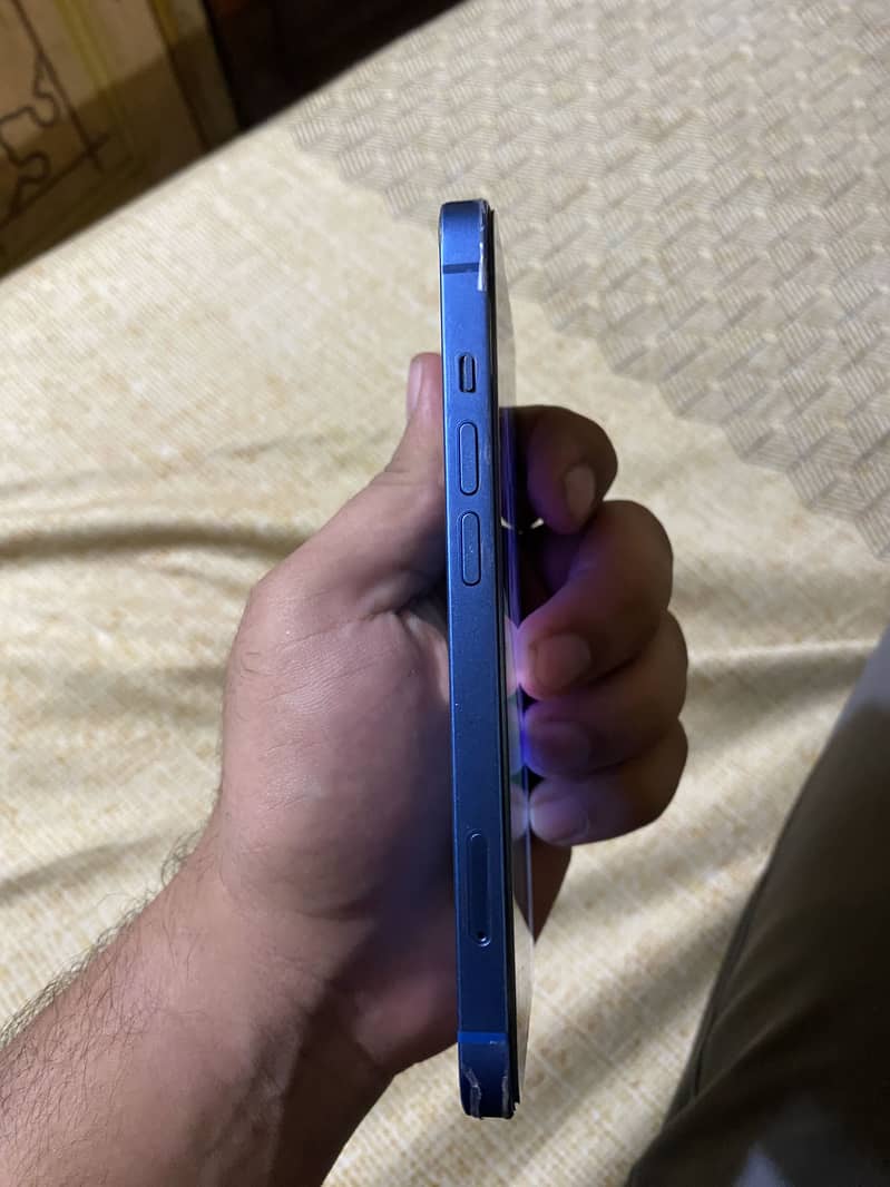 Apple iPhone 13 2