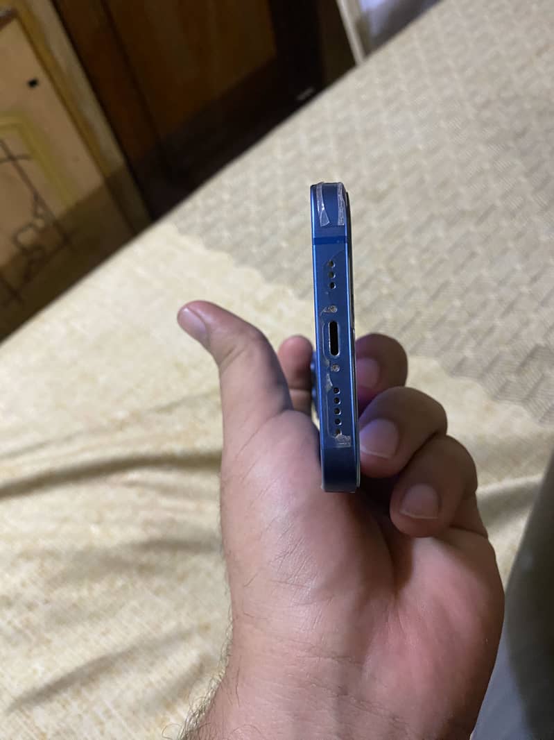 Apple iPhone 13 4