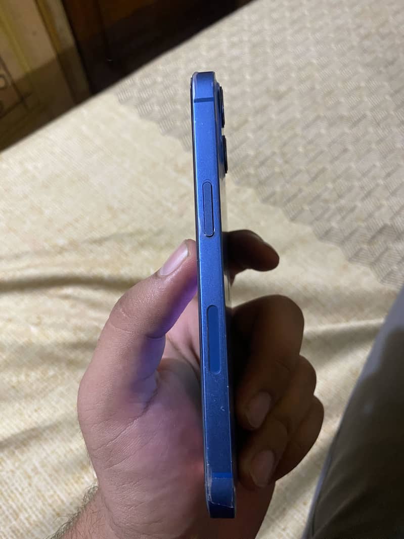 Apple iPhone 13 5