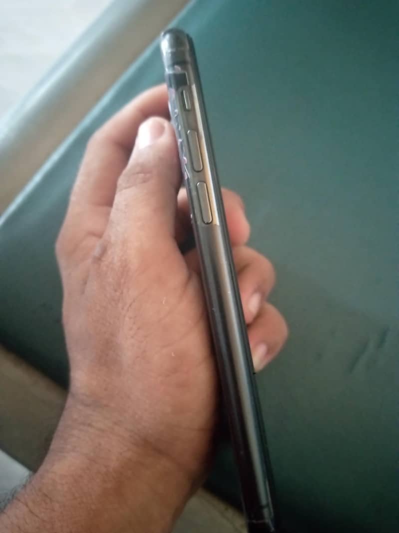 Apple iPhone 11 Pro 3