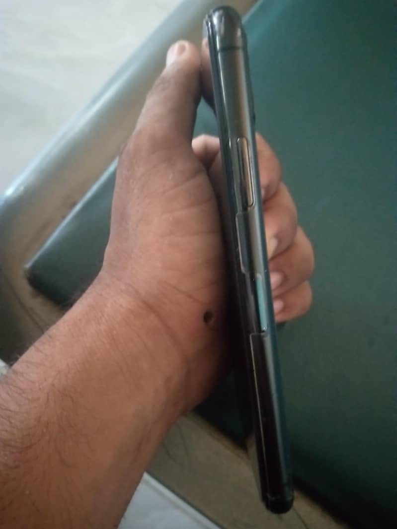 Apple iPhone 11 Pro 4