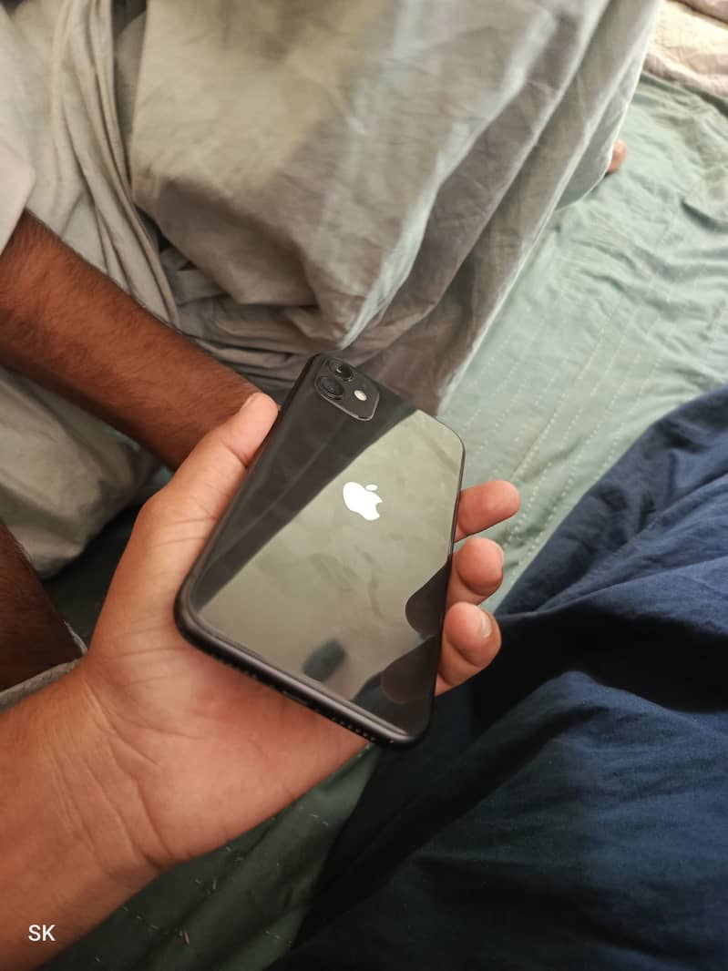 Apple iPhone 11 3