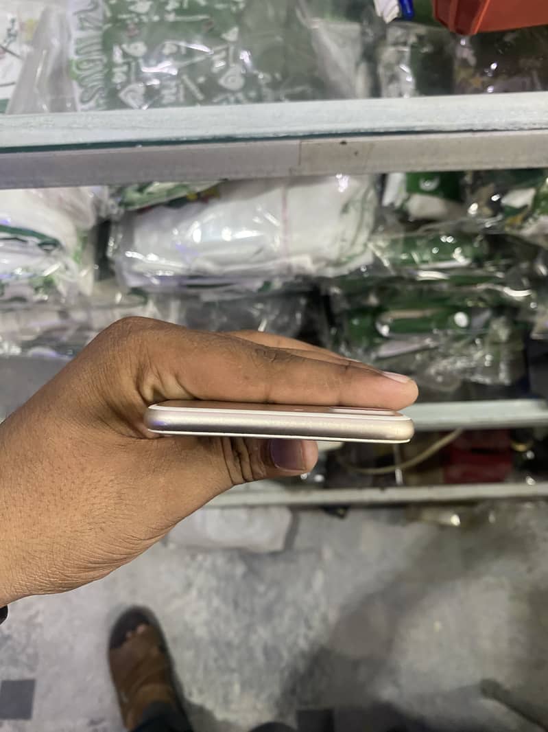 Apple iPhone 7 Plus 1