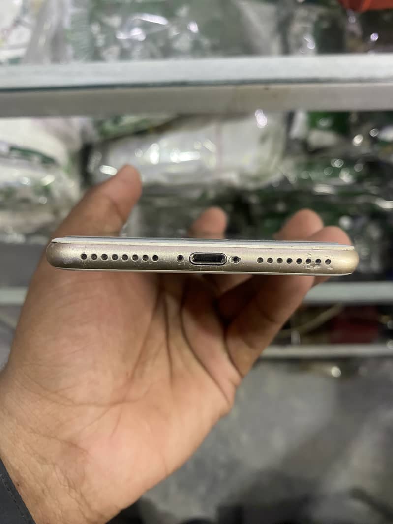 Apple iPhone 7 Plus 2
