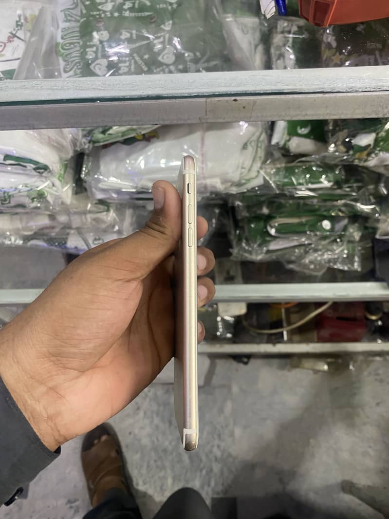 Apple iPhone 7 Plus 3