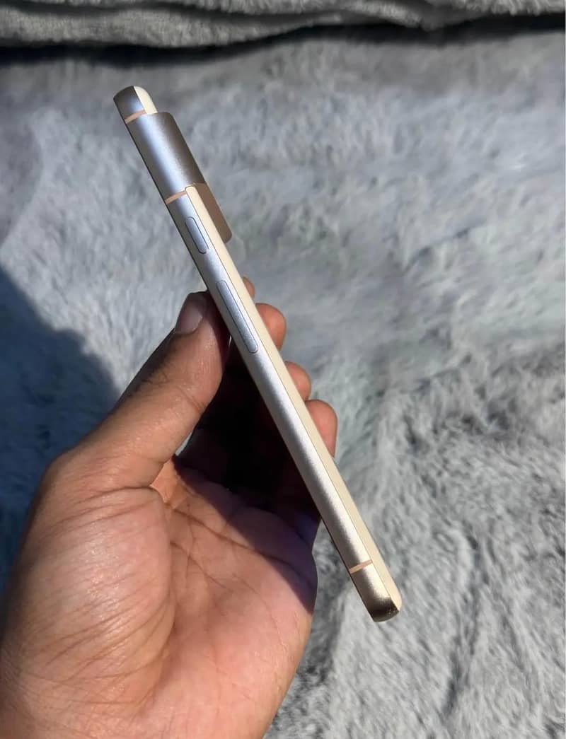 Google Pixel 8 4
