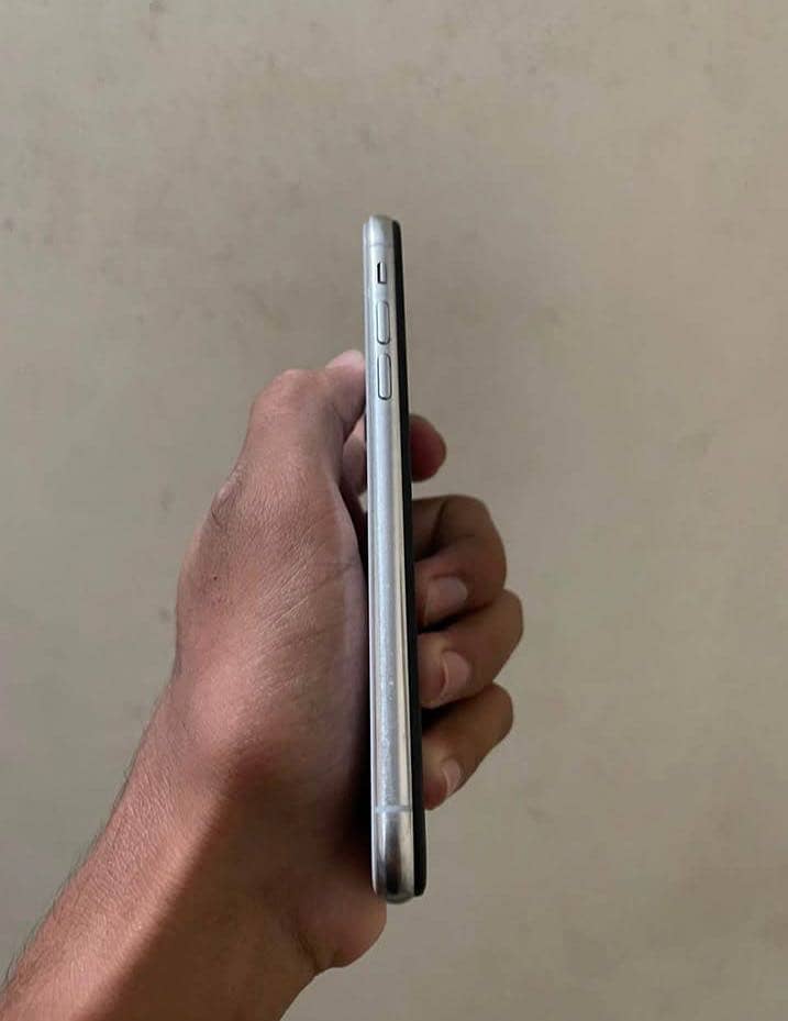 Apple iPhone X 3
