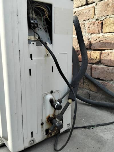 Gree 1.5 ton ac non inverter bilkul ok he used me he