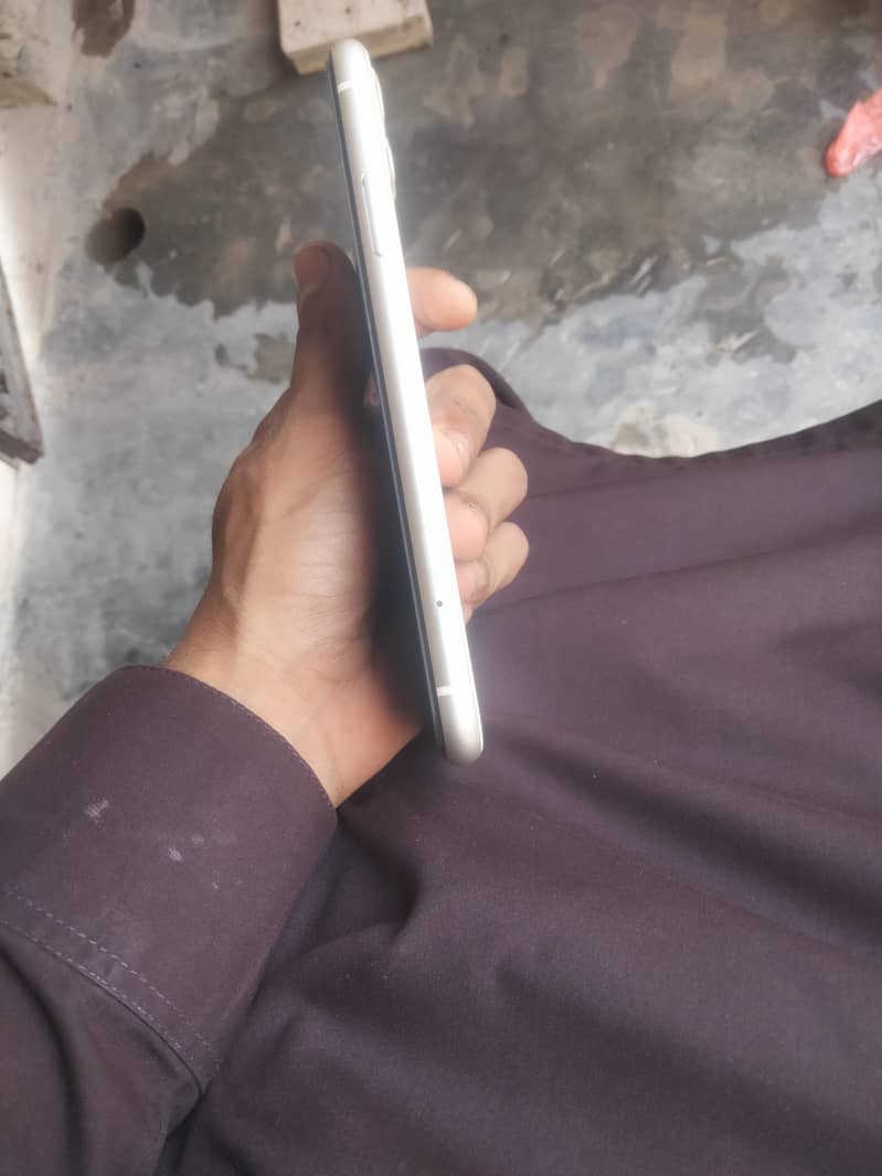 Apple iPhone 11 2