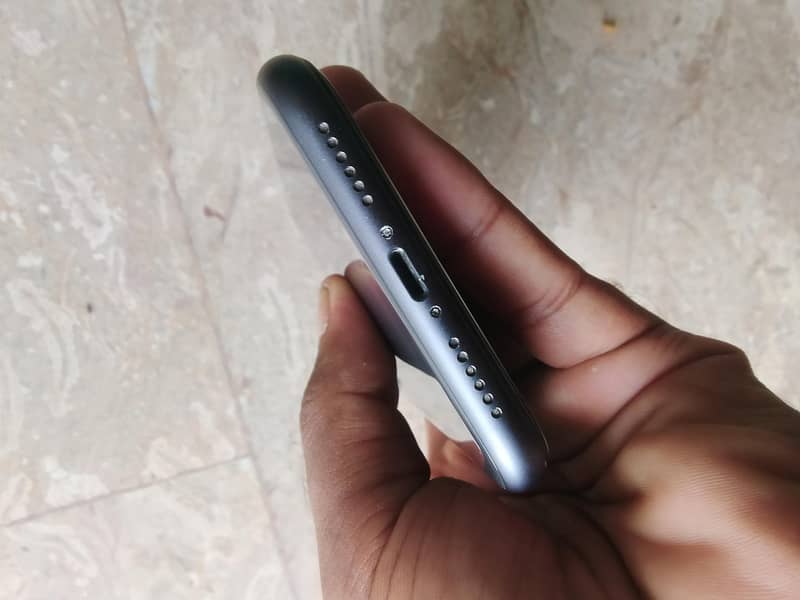 Apple iPhone 11 2