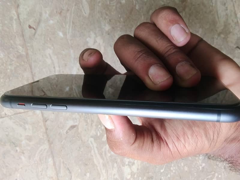 Apple iPhone 11 3