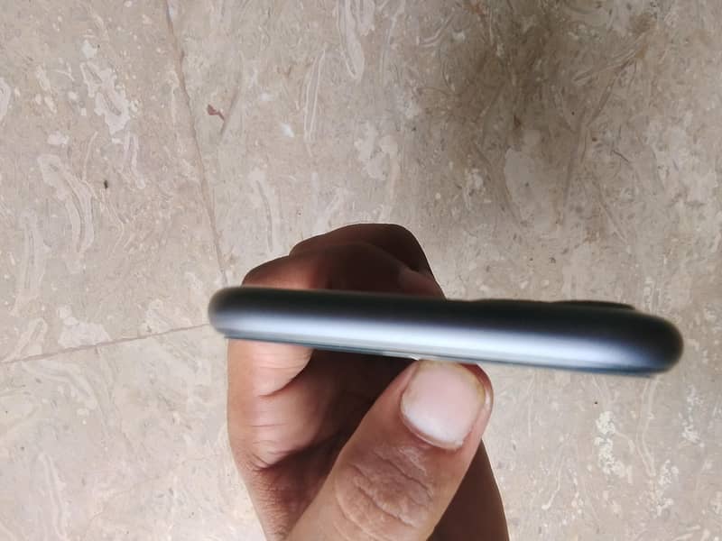 Apple iPhone 11 4