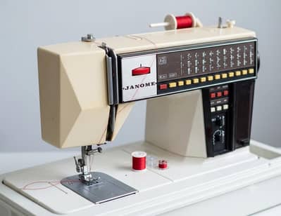 Janome Heavy Duty ZigZag & Pattern Sewing Machine (100% Ok)