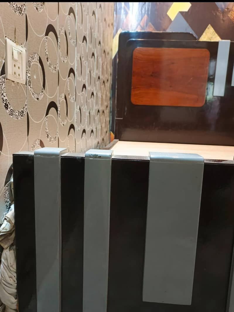 Bed Queen Size Solid wooden 1