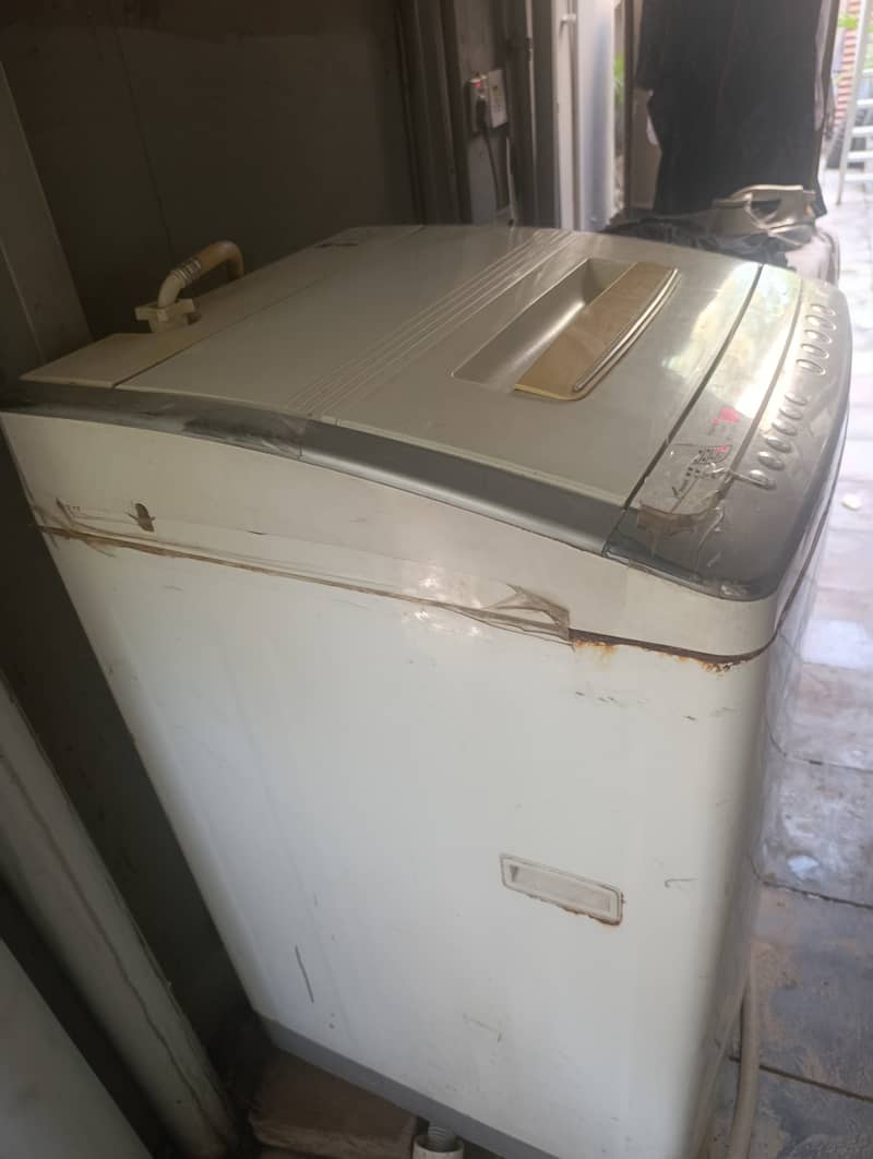 Fully automatic dawlance washing machine 0