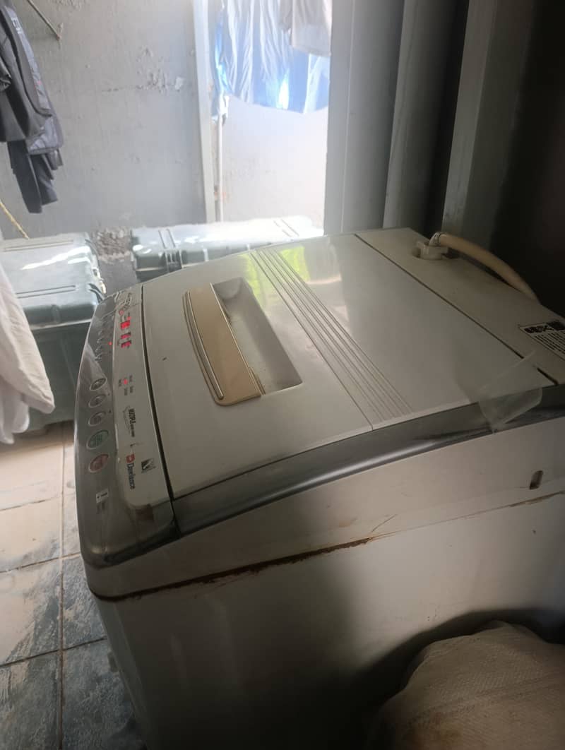 Fully automatic dawlance washing machine 1