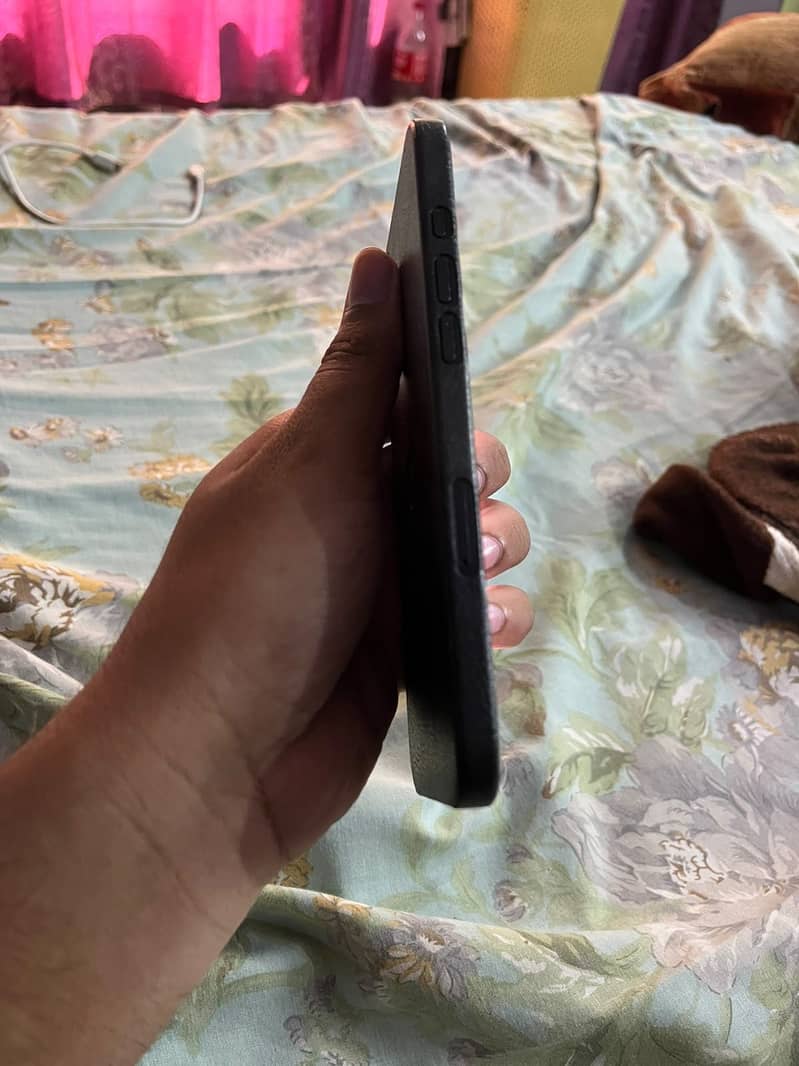 Apple iPhone 16 Plus 2