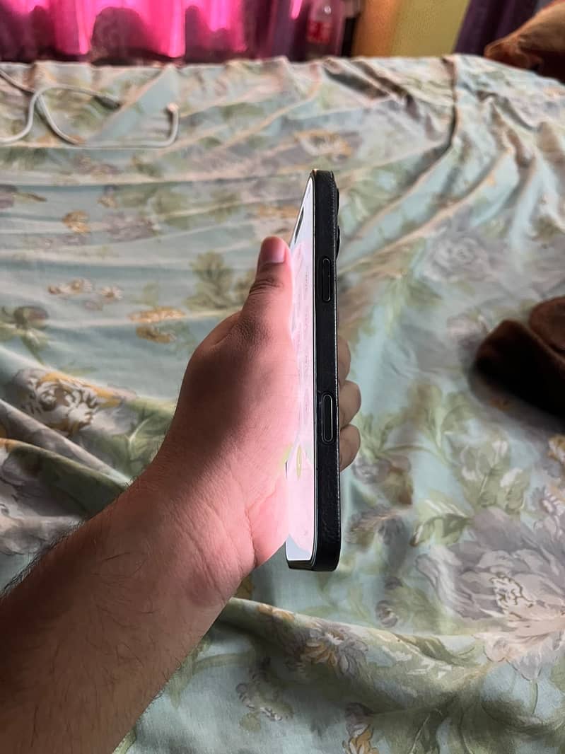 Apple iPhone 16 Plus 3