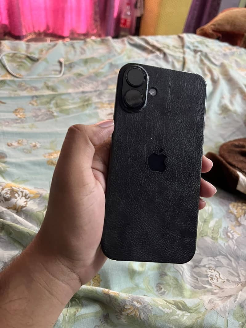 Apple iPhone 16 Plus 4