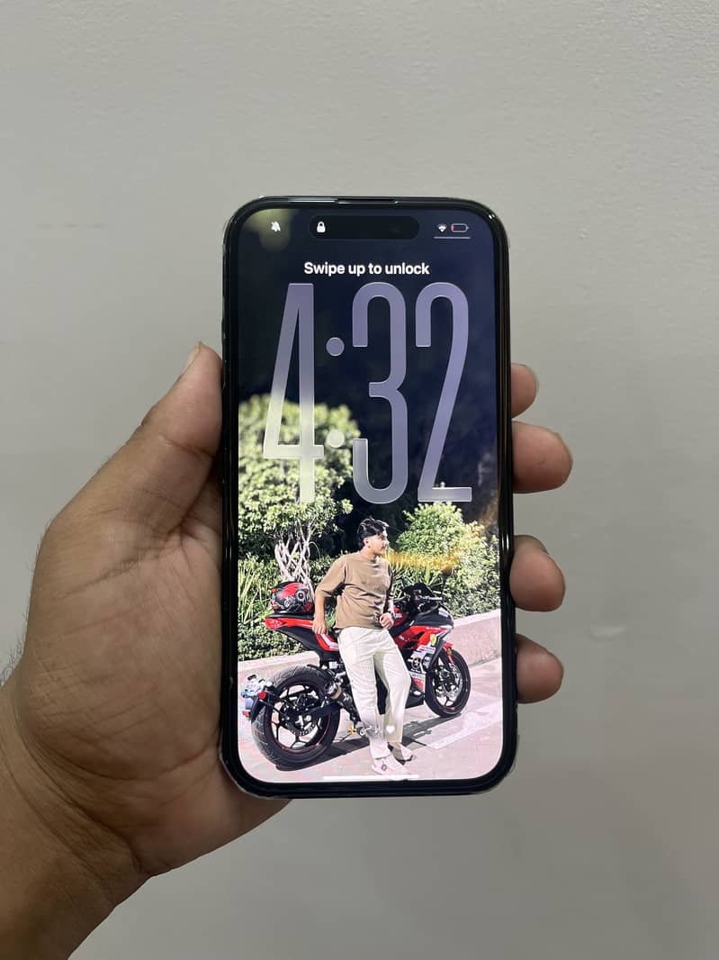 Apple iPhone 16 6