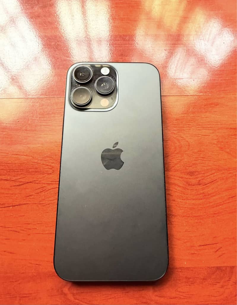 Apple iPhone 16 Pro Max 4