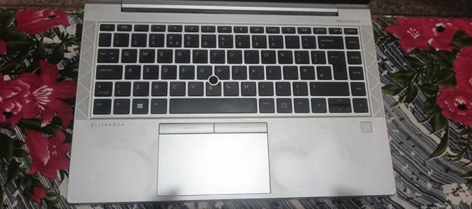 HP i7 10gen 16gb ram 10/10