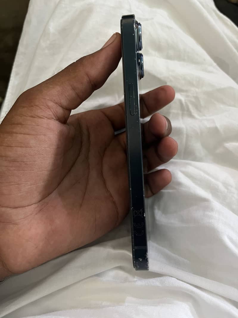 Apple iPhone 13 2