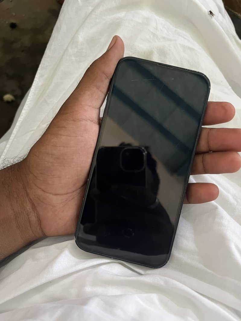 Apple iPhone 13 4