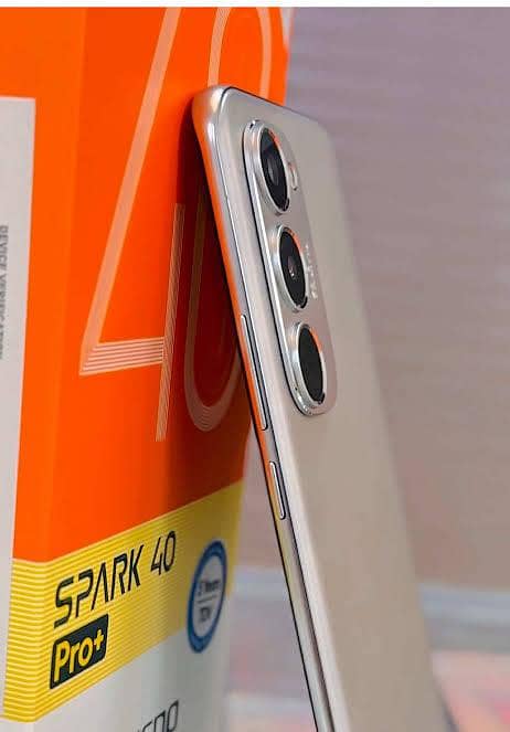 Tecno spark 40 pro plus 4