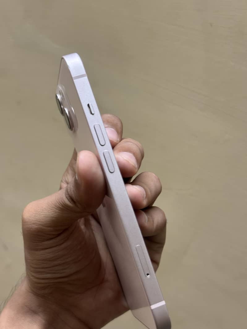 Apple iPhone 13 2