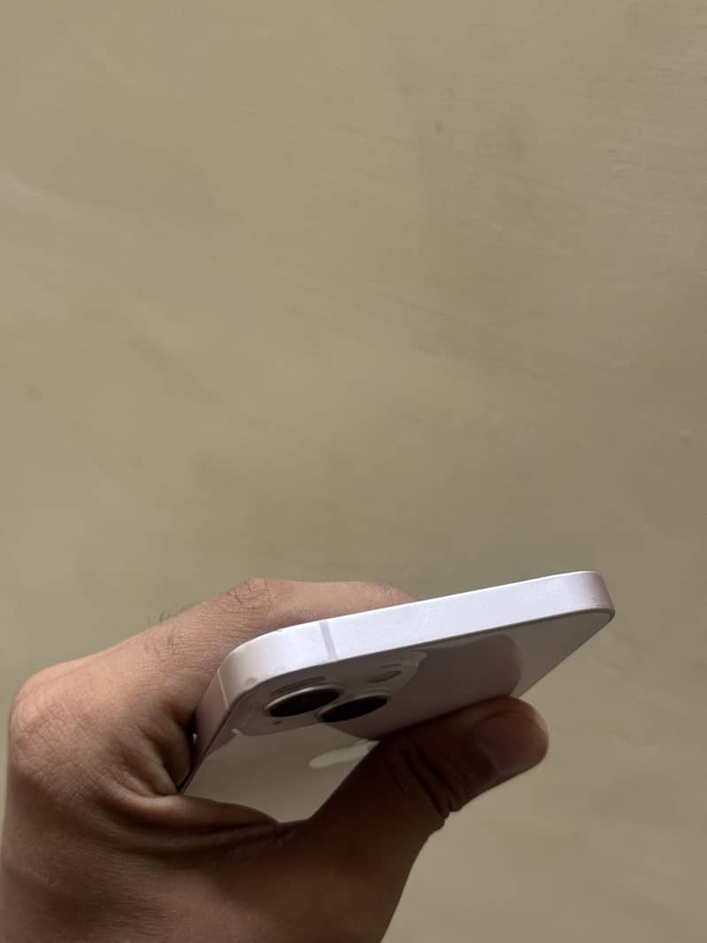 Apple iPhone 13 4